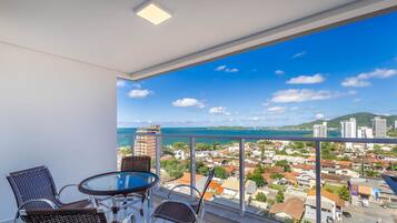 Basic Apartment | Outdoor dining