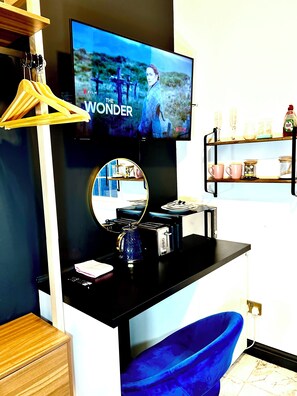 Classic Room, Non Smoking, Private Bathroom | Bahagian dalam