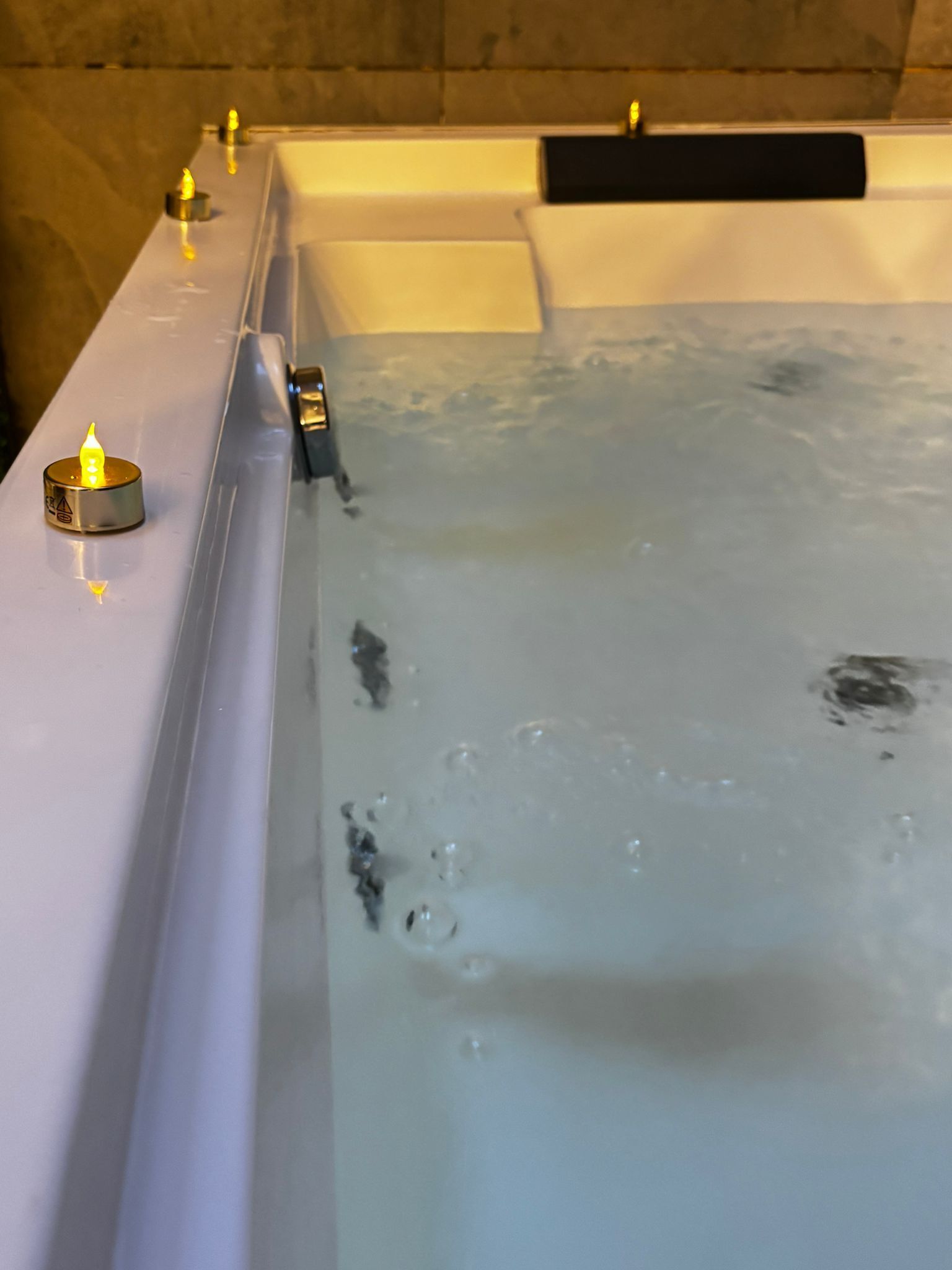 Indoor spa tub