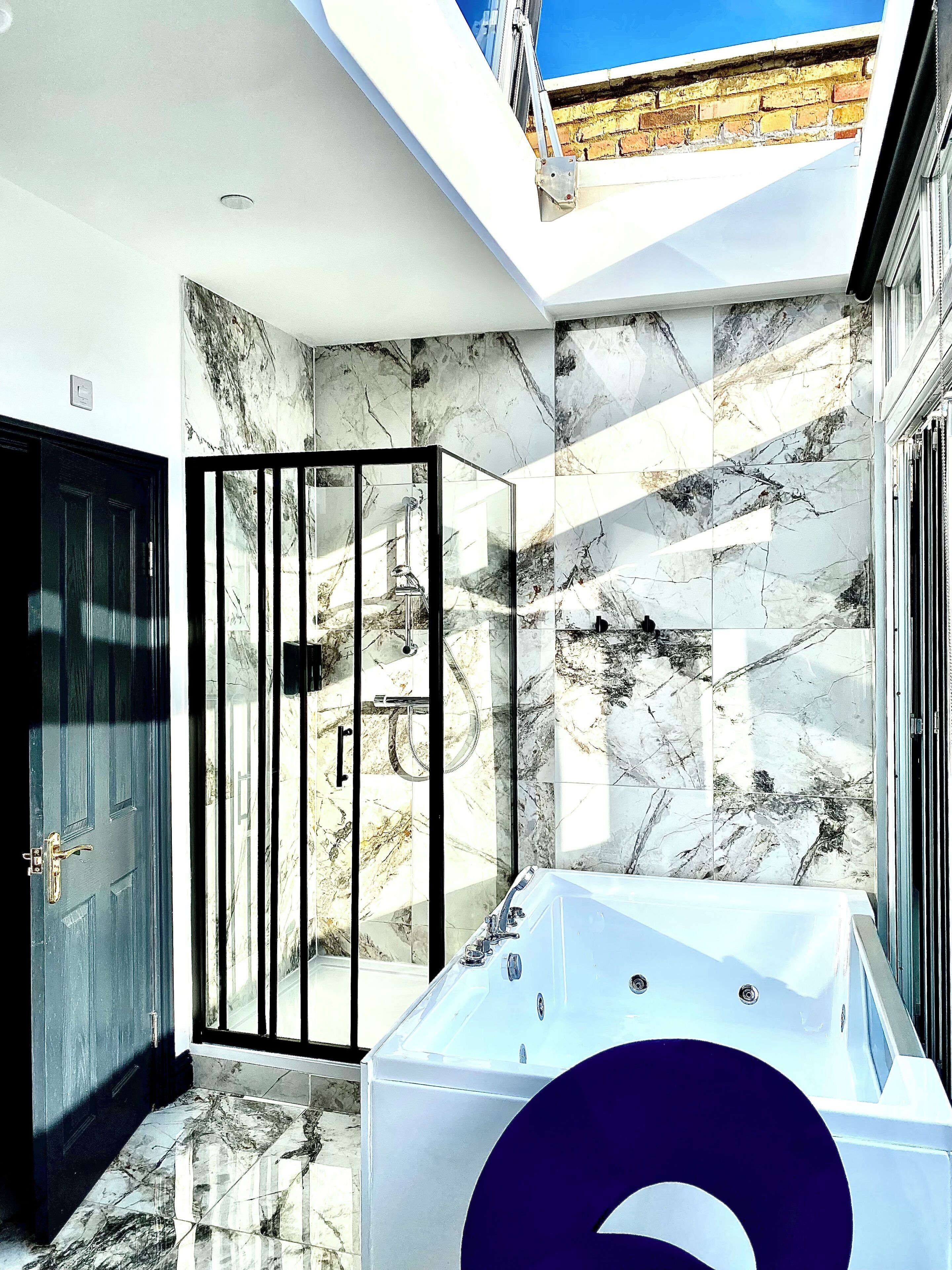 Executive Penthouse, Accessible Bathtub, Balcony | Bathroom | Shower, free toiletries, hair dryer, towels