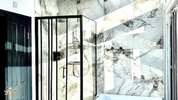 Executive Penthouse, Accessible Bathtub, Balcony | Bathroom