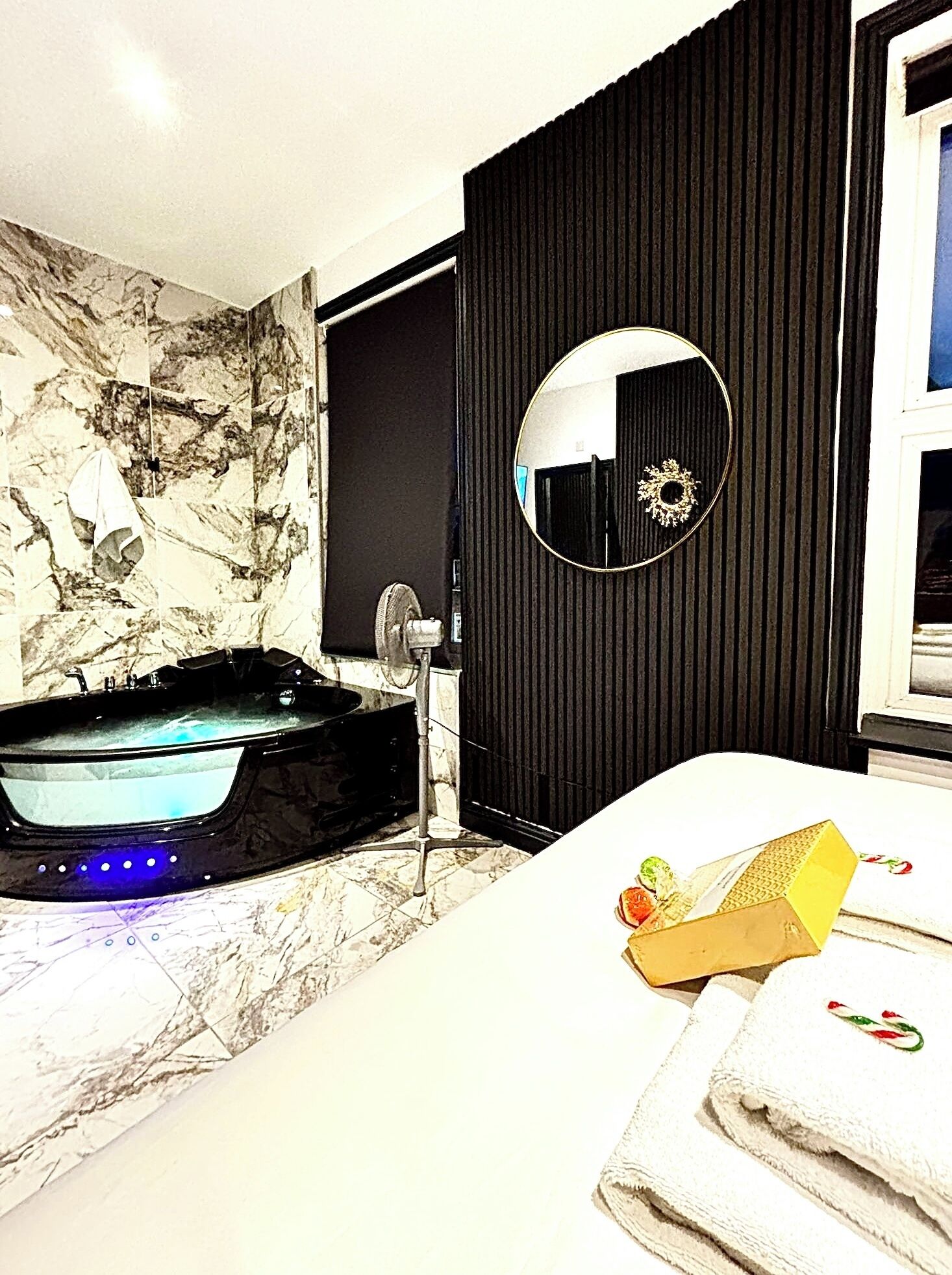 Suite estudio exclusiva, bañera accesible, cocina | Spa