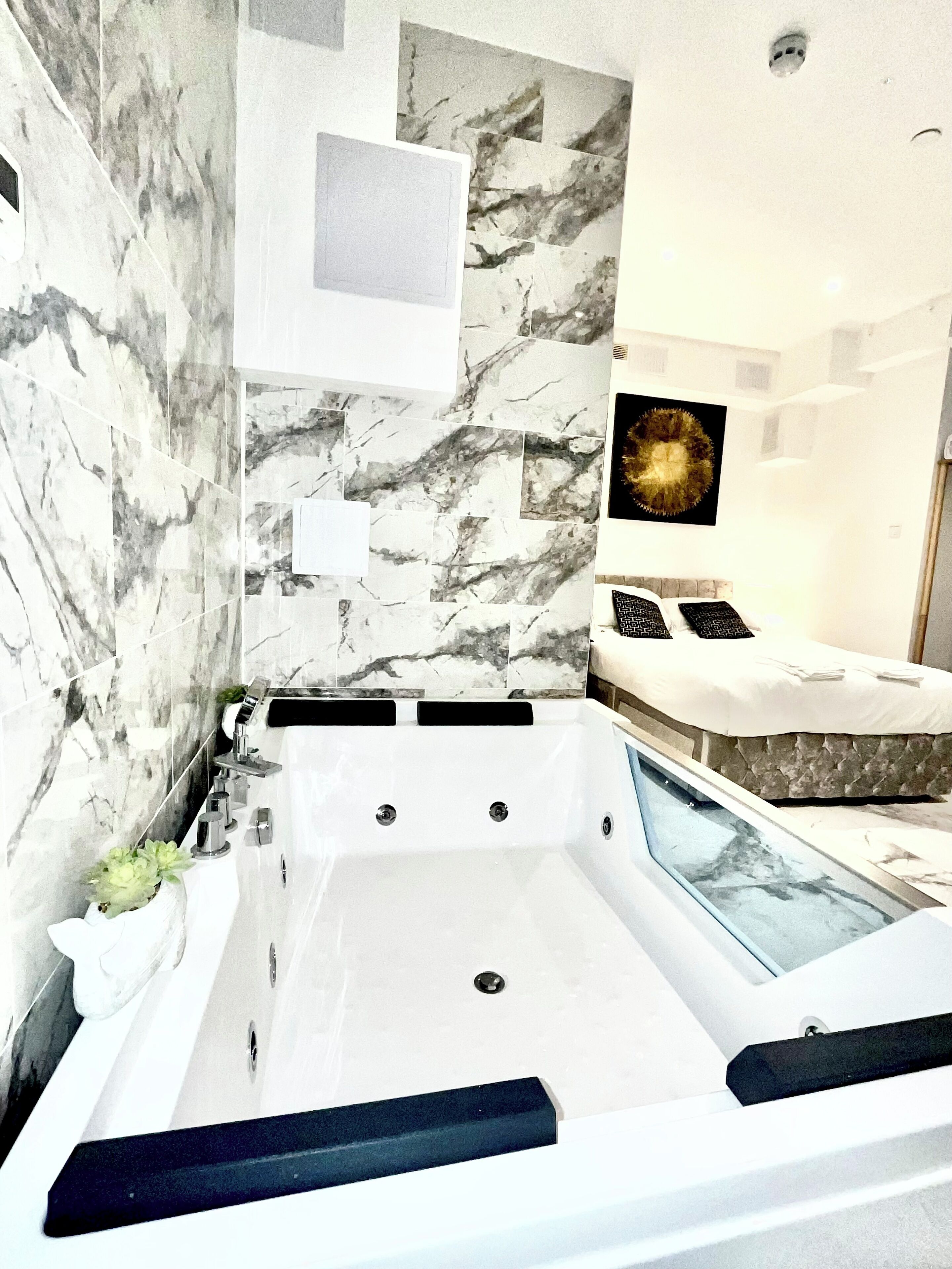 Estudi Deluxe, banyera accessible, bany privat | Escriptori, espai de treball apte per a portàtils i cortines opaques 