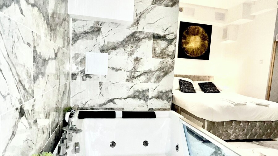 BPR Private Hot-tubs and rooms