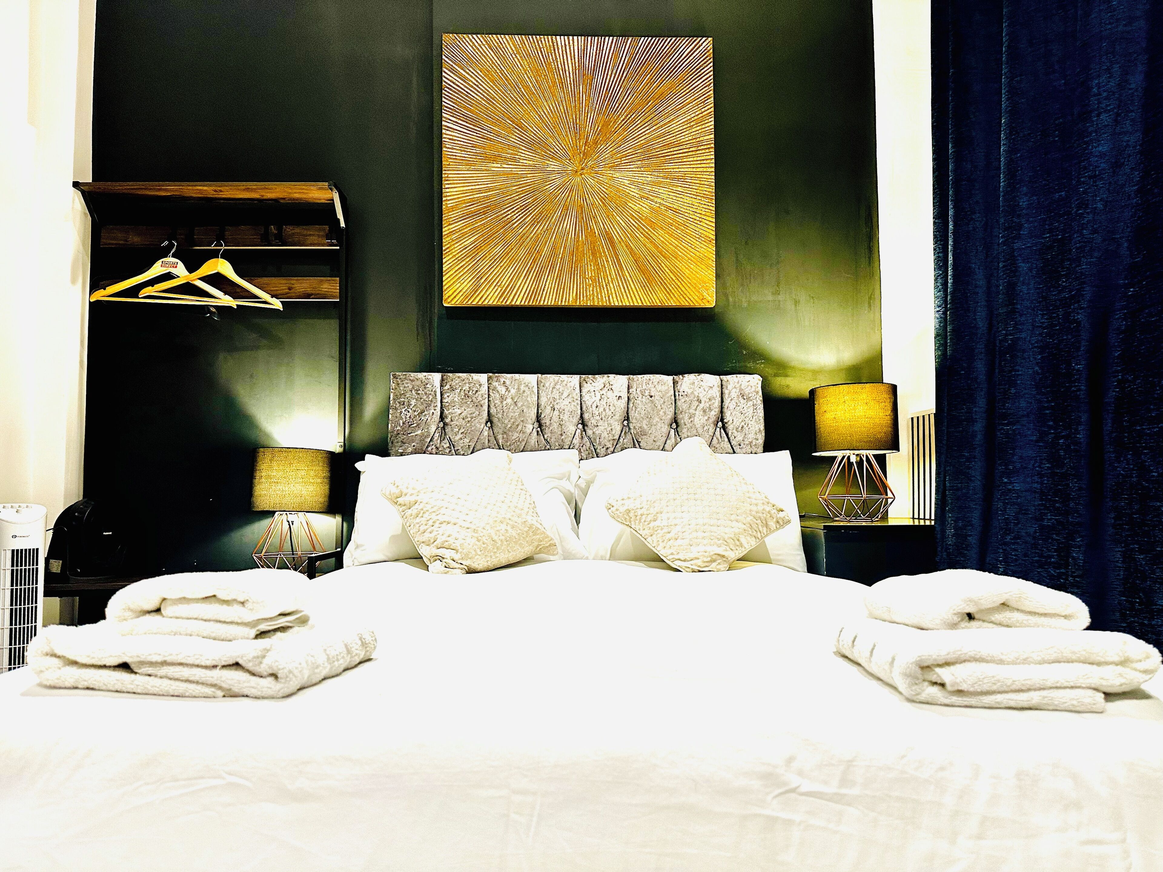 クラシック スタジオ 車椅子で利用可能な浴槽 専用バスルーム | デスク、ノートパソコン用作業スペース 、遮光カーテン、アイロン / アイロン台