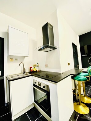 スーペリア スタジオスイート 車椅子で利用可能な浴槽 キッチン | 専用キッチン