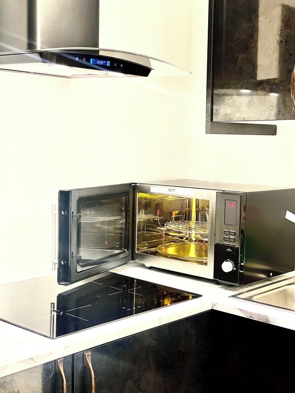 A kitchen with a built-in oven and a microwave. - BPR Private Hot-tubs and rooms (London)