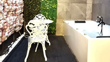 Deluxe-studio, 1 keskisuuri parisänky, esteetön kylpyamme, oma kylpyhuone | Ulkoalueet