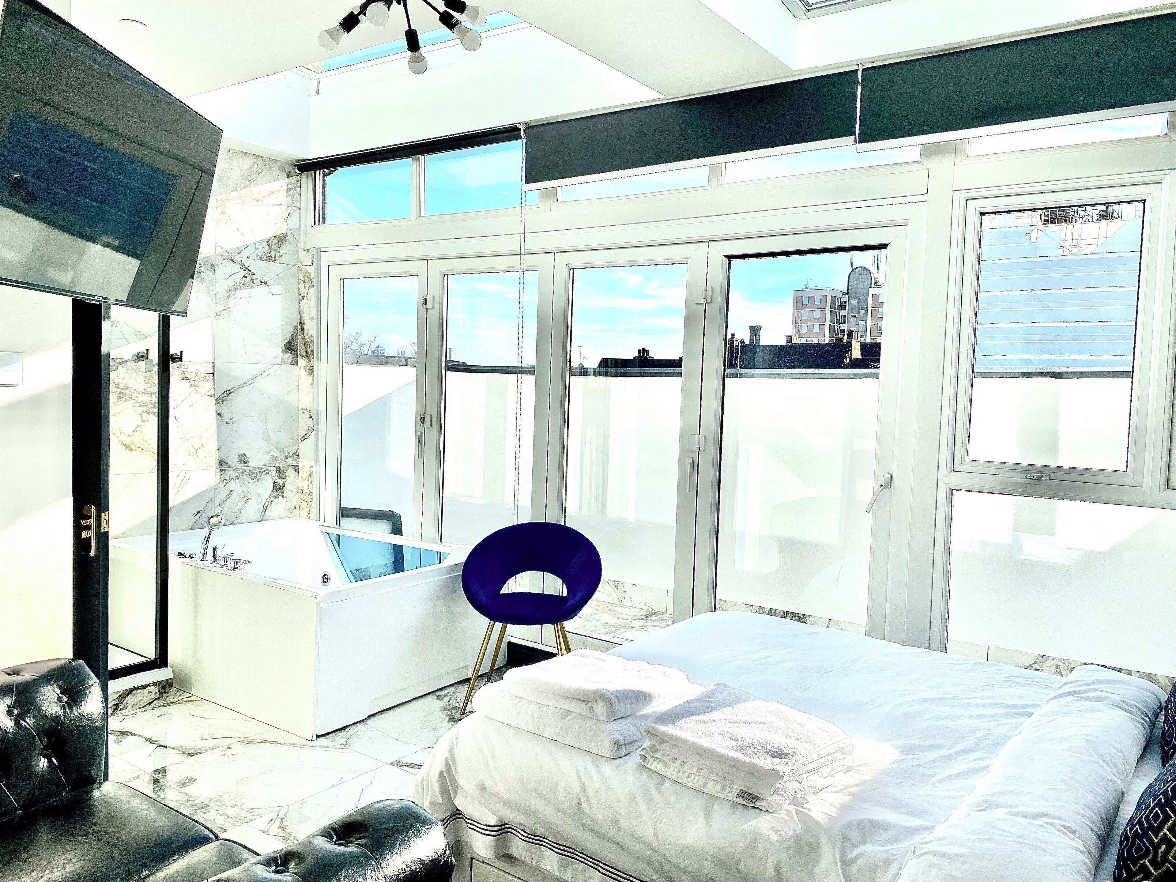 エグゼクティブ ペントハウス 車椅子で利用可能な浴槽 バルコニー | デスク、ノートパソコン用作業スペース、遮光カーテン、アイロン / アイロン台