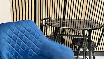 Classic-studio, esteetön kylpyamme, oma kylpyhuone | Ruokailu