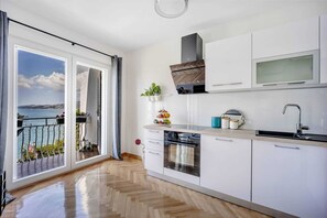 Fridge, microwave, oven, stovetop - Two Bedroom Apartment (Okrug Gornji)