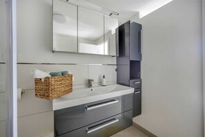 Hair dryer, towels - Studio Apartment with Terrace (Okrug Gornji)