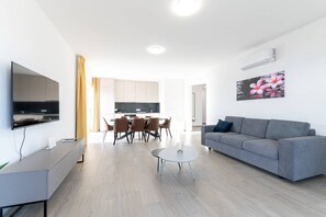TV - Three Bedroom Apartment in Lux Resort (Sevid)