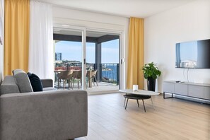 TV - Three Bedroom Apartment in Lux Resort (Sevid)