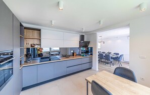 Fridge, microwave, oven, stovetop - Six Bedroom Villa with Heated Pool (Kastel Luksic)