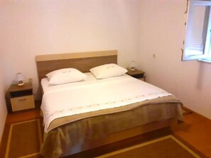 2 bedrooms, WiFi, bed sheets - Two Bedroom Apartment (Okrug Gornji)