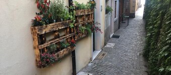 Cozy house in marvelous historic center of Lazise, just steps from the lake.