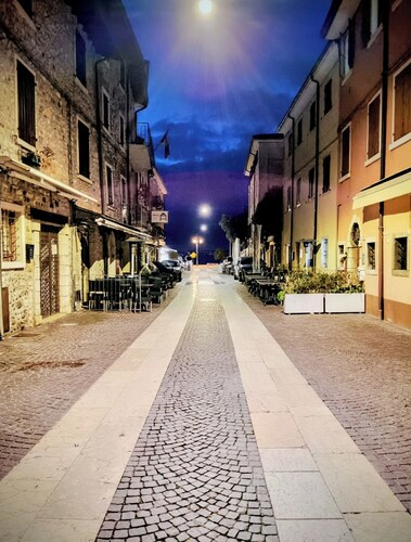 Cozy house in marvelous historic center of Lazise, just steps from the lake.