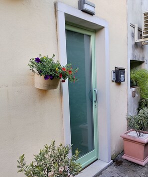 Exterior detail - Cozy house in marvelous historic center of Lazise, just steps from the lake. (Lazise)