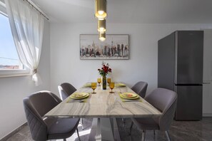 Dining - One Bedroom Apartment with Balcony (Kaštel Stari)
