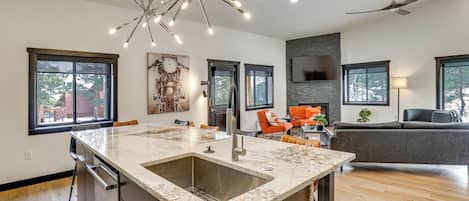 House (3 Bedrooms) | Interior