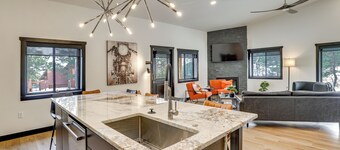 Hike & Unwind, Stylish Wooded Retreat in Piedmont!