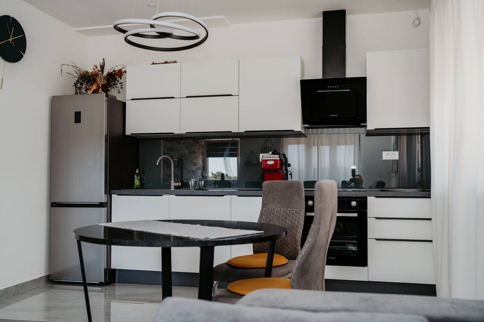 Microwave, oven, dishwasher, cookware/dishes/utensils