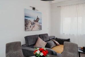 TV - Two Bedroom Apartment-Seget Vranjica (Seget Vranjica)