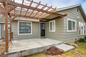 House (2 Bedrooms) | Interior - 3 Mi to Coeur D'alene Lake! Cozy Mtn-town Getaway (Coeur d'Alene)