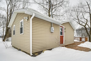 House (3 Bedrooms) | Interior - Deck & Fire Pit! Muskingum Fishing Cabin (Dresden)