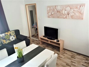 TV - One Bedroom Apartment (Kaštel Stari)