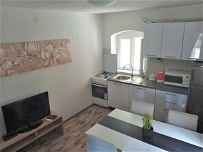 Microwave, oven, stovetop, cookware/dishes/utensils - One Bedroom Apartment (Kaštel Stari)