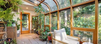 Luxe Redmond Family Home: Sauna, Solarium & Creek