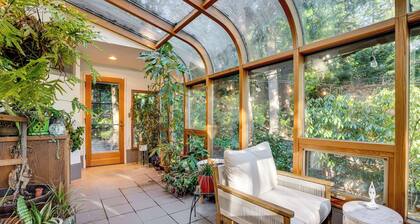 Luxe Redmond Family Home: Sauna, Solarium & Creek