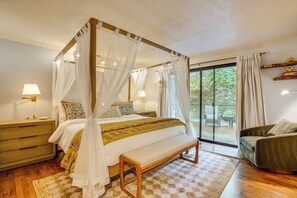 House (4 Bedrooms) | Interior - Luxe Redmond Family Home: Sauna, Solarium & Creek (Redmond)