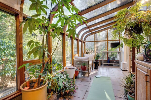 Luxe Redmond Family Home: Sauna, Solarium & Creek - North Bend, WA