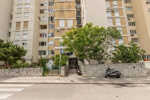 Exterior - One Bedroom Apartment (Split)