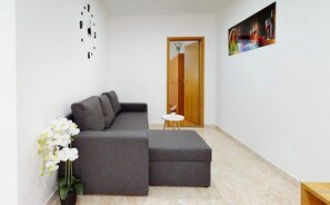 TV - One Bedrom Apartment (Split)