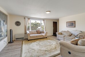 Apartment (2 Bedrooms) | Interior - 3 Mi to Downtown: Mountain-view Riverton Retreat! (Riverton)