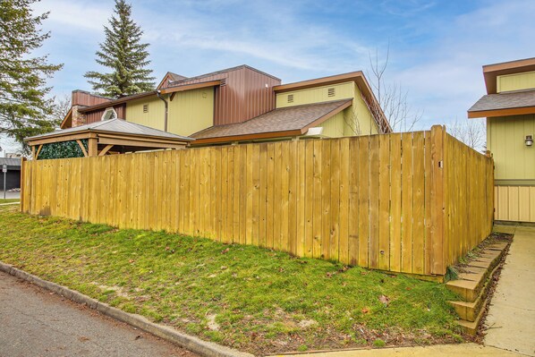 Interior - Work & Play in Walkable Midtown Coeur D'alene! (Coeur d'Alene)