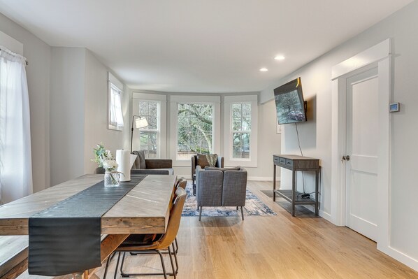 House (2 Bedrooms) | Interior - Walk to Lake, Parks & Dining! Madison Park Retreat (Seattle)