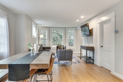 Walk to Lake, Parks & Dining! Madison Park Retreat