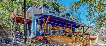 2BR Home on River w/ Outdoor Dining Area & Deck