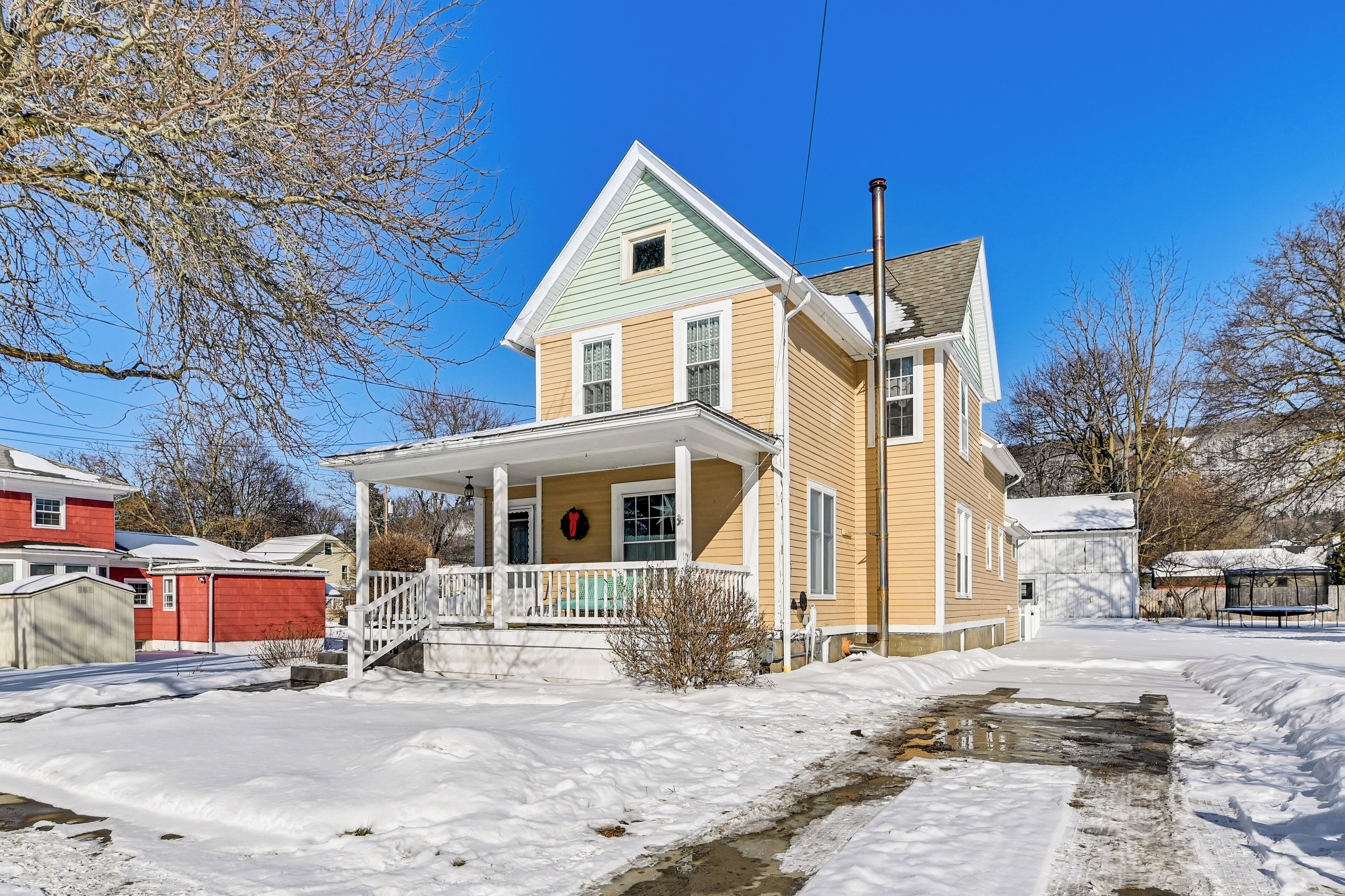 House (3 Bedrooms) | Interior