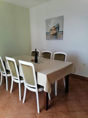 Dining - Three Bedroom Holiday Home (Sevid)