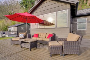 House (6 Bedrooms) | Interior - Private Beach & Views! Family Retreat in Freeland (Freeland)