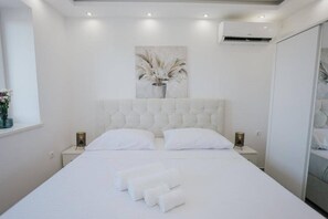 3 bedrooms, WiFi, bed sheets - Two Bedroom Villa with Pool (Vinišće)