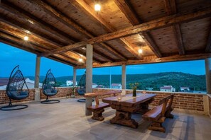 Outdoor dining - Four Bedroom Villa with Pool (Rogoznica)