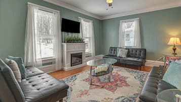 House (4 Bedrooms) | Front of property