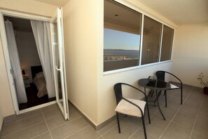 Outdoor dining - Two Bedroom Apartment (Okrug Gornji)
